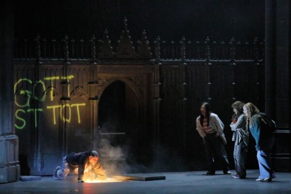 Szene aus Rheingold, Neuinszenierung der Bayerischen Staatsoper München von Tobias Kratzer